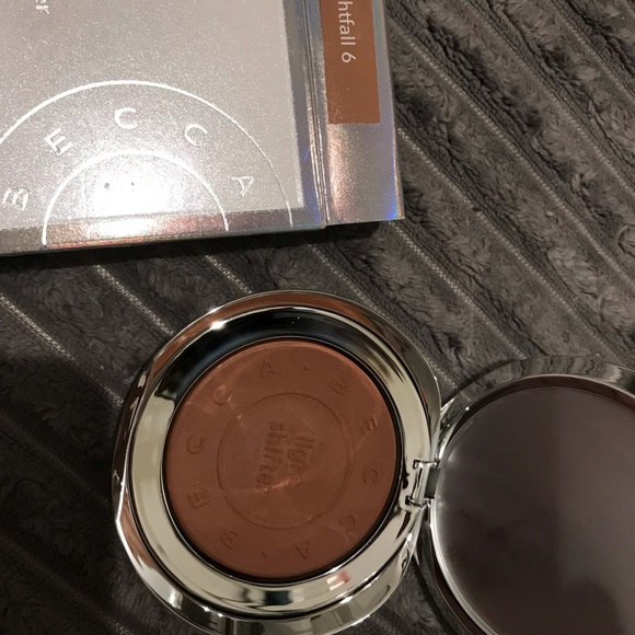 BECCA- Light Shifter Finishing Veil (NWT) - Picture 8 of 8